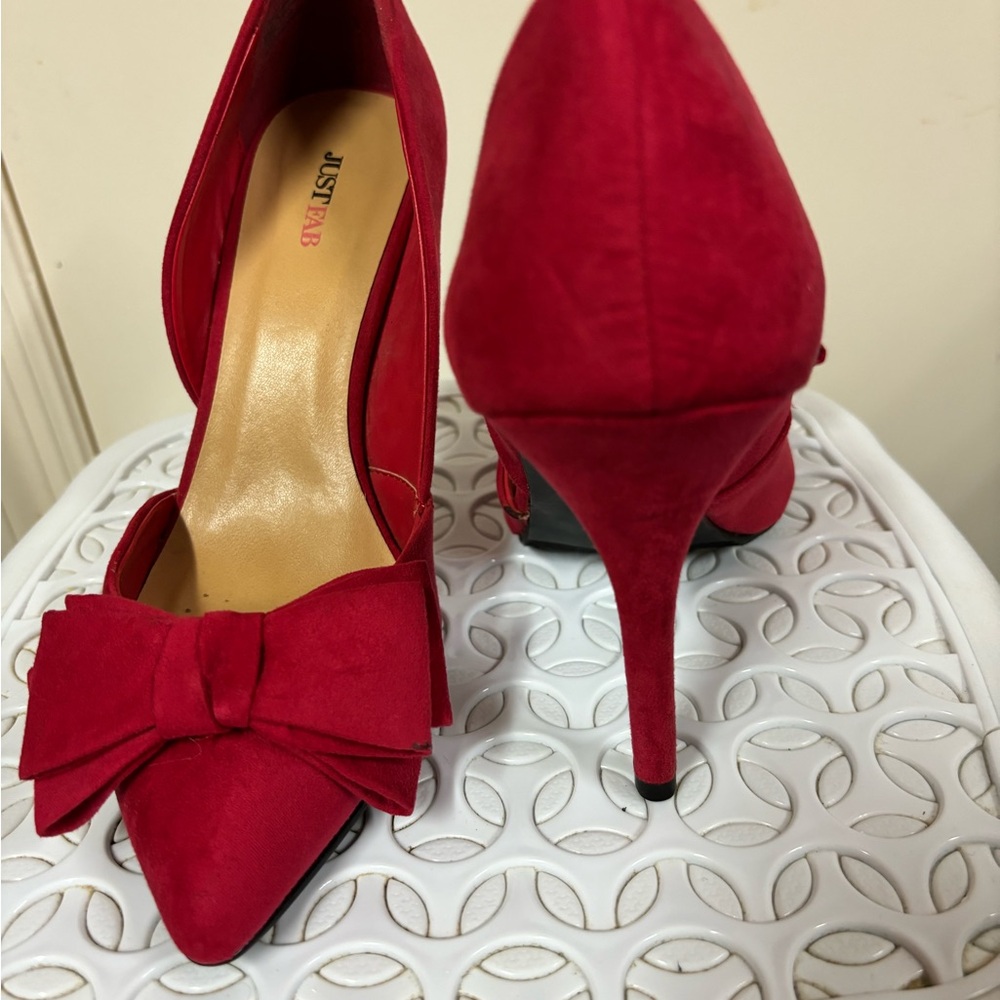 Just fab red shoes, elegant and chic